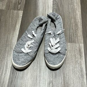 Maurice’s grey Heathered sneakers